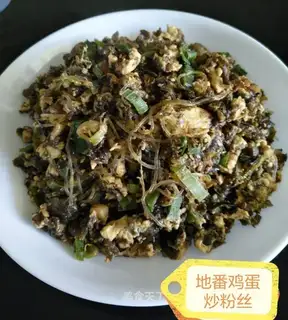 A ground-breed fan fried eggs