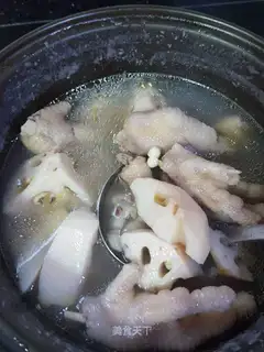 Chicken claw soup