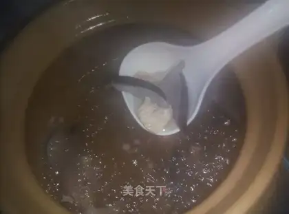 Ling Chi stews thin meat