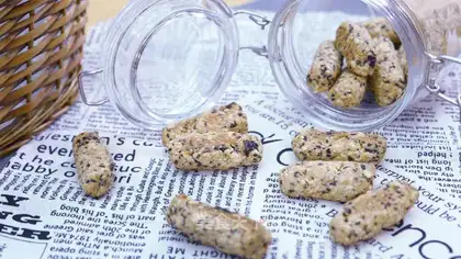 Black sesame oatmeal cookies