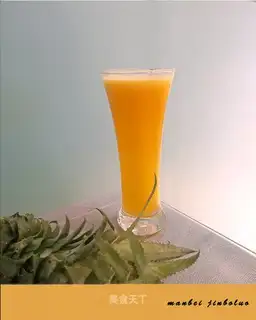 A glass of gold pineapple