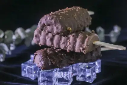 Wine, fragrance, ice cream