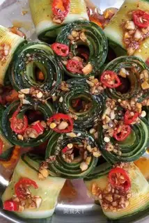 Spicy cucumber rolls
