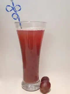Jasmine's tea and red juice