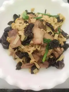 Bean-skin-mucked meat