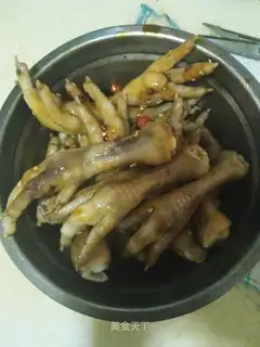 An exclusive chicken claw
