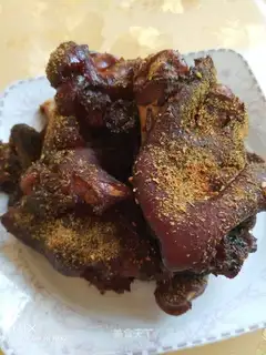 Roasted pig hoof