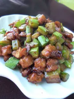 Diced pork with bitter gourd sauce