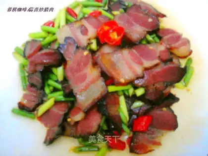 stir-fried bacon with garlic sprouts