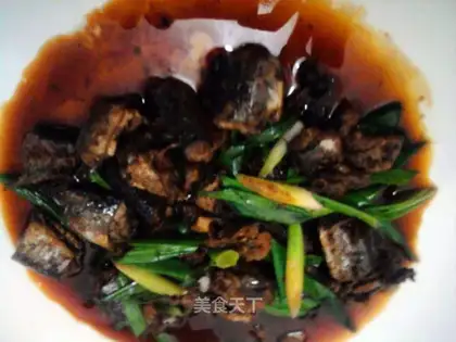 Lao Ganma stews saury