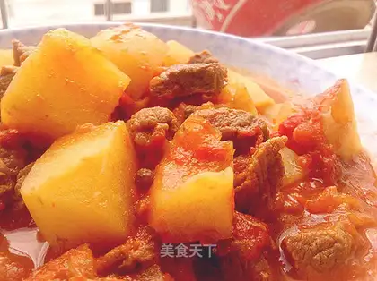 Beef stew with tomato and potato