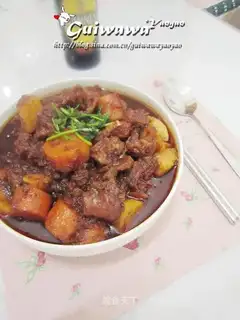 Stewed beef brisket with red wine and tomato