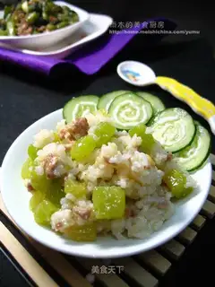Fried rice with pumpkin and meat slices