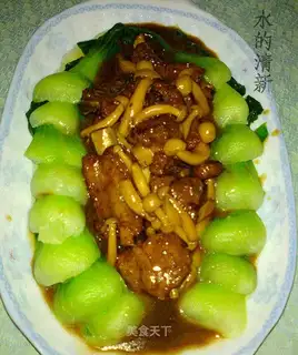 Stewed pork with white jade mushroom