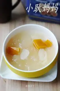 Pumpkin, lily and tremella soup