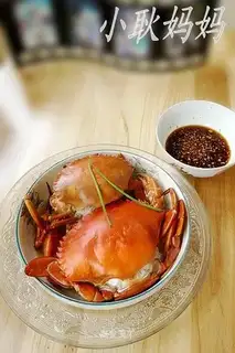 Steamed cream crab