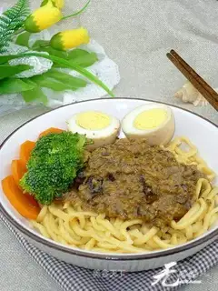 carrot noodles with mushroom sauce