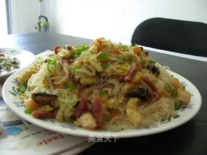 Supreme Seafood Fried Rice Noodles