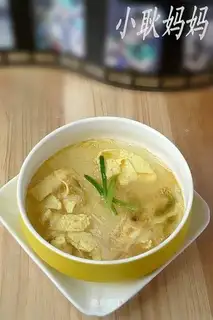 Pickled vegetable vermicelli egg soup