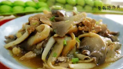 Sauteed pork slices with mushrooms