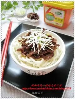 Shredded pork noodles with Beijing sauce