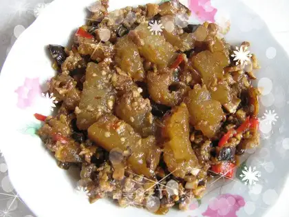 Stewed white gourd with mushroom and minced meat