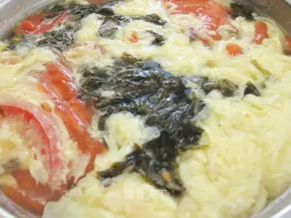 Clam, seaweed and egg soup