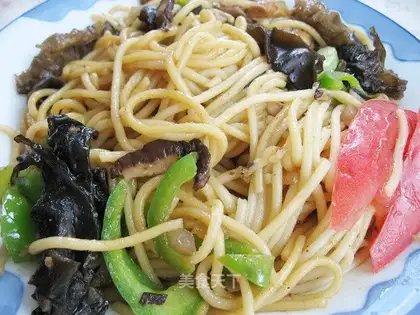 Fried noodles with assorted vegetables