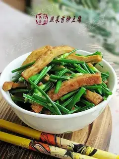 stir-fried tofu with leeks and moss