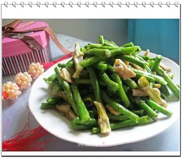 Dried bamboo shoots and cowpeas