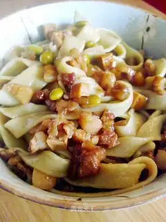 Improved version of fried paste noodles