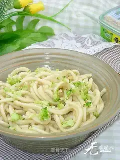 Potato sauce egg noodles