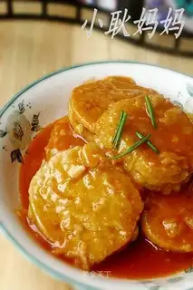 Lotus root clip with tomato sauce