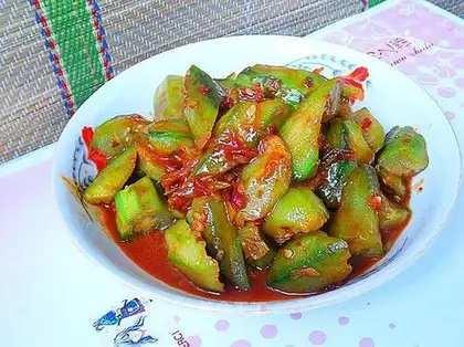 stir-fried loofah with spicy sauce