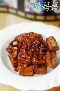 Braised stinky tofu in soy sauce