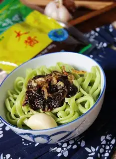 Old Beijing noodles with vegetarian sauce