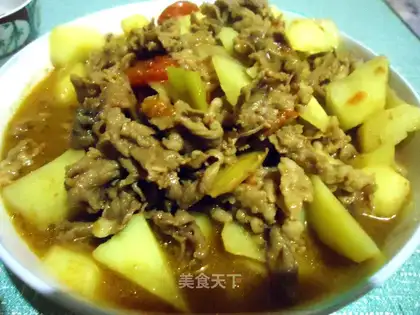 Beef stew with tomato and potato