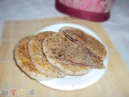 Sesame glutinous rice cake