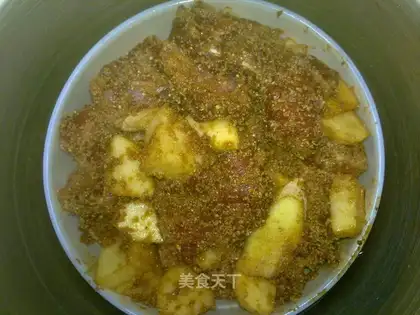 Steamed pork ribs with rice noodles