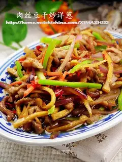 Stir fried onion with shredded pork and dried bean curd