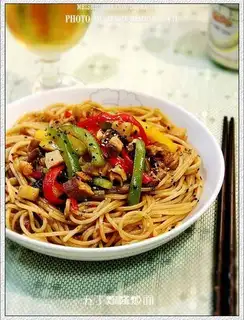 Fried noodles with five slices of fried sauce