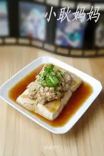 Steaming stinky tofu with meat paste