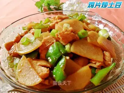 stir-fried potatoes with chicken slices