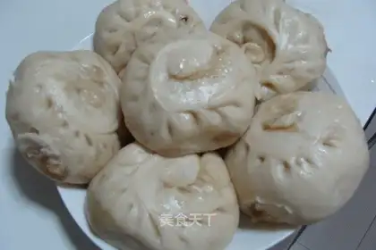 Bean and pork bun