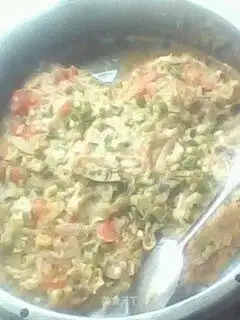 Chinese steamed vegetarian pizza