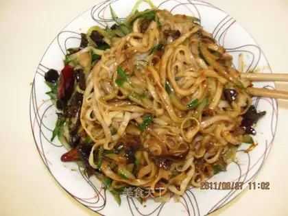 Fungus noodles with meat sauce