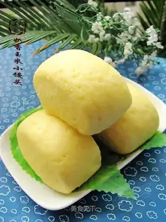 Milk fragrant corn steamed buns