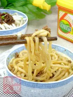 Shredded pork noodles with Beijing sauce