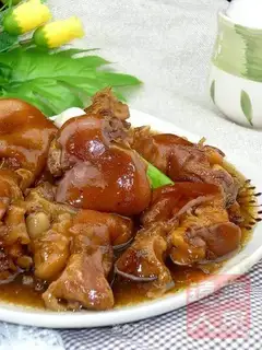 Sweet and sour pork knuckles and ginger