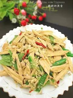 Green pepper, bean curd, bean curd and bamboo